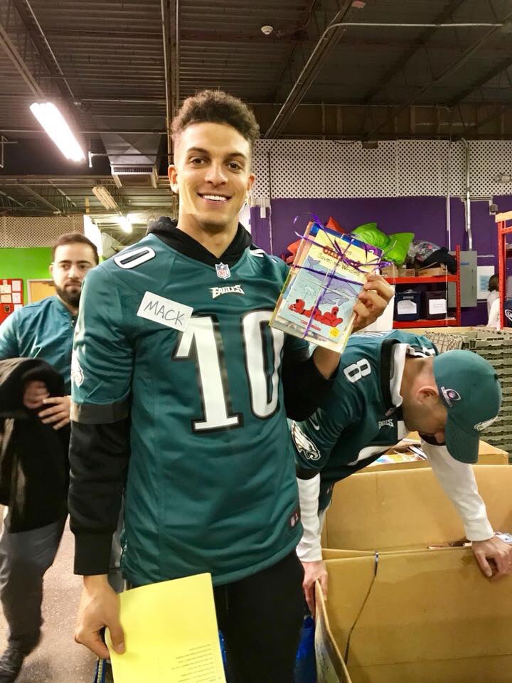 C2CPhiladelphia's tweet photo. Fresh off a big playoff victory, Philadelphia @Eagles players @TorreySmithWR, @MackHollins, @DonnieJones and Steven Means stopped by The Giving Factory to volunteer for #MLKDay!
#Philly #PHL https://t.co/Vxl3RasJOR