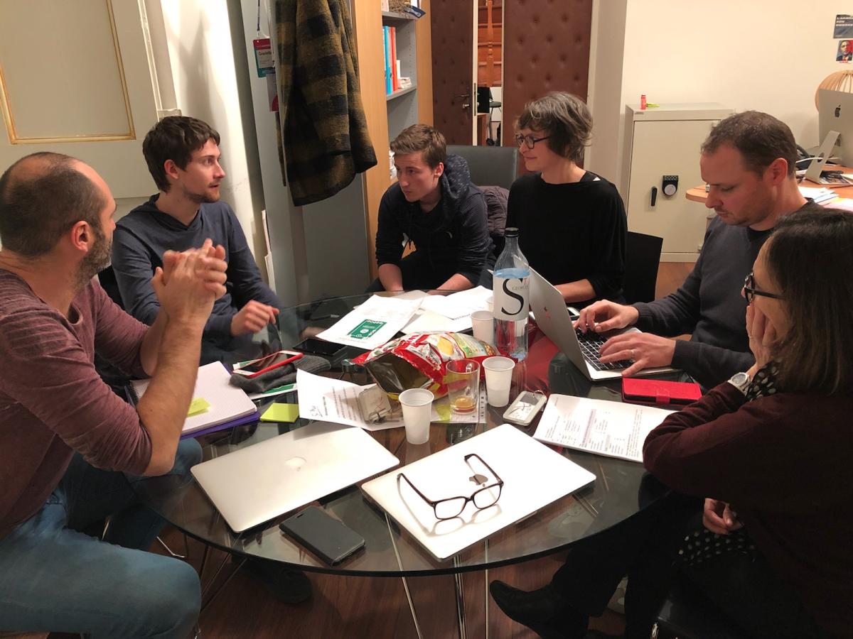 UnivFundazione's tweet photo. 20h c est le debrief des coachs au Palazzu! La nuit de codage ne fait que commencer!
#Hack4Corsica https://t.co/rA96BrNo2V