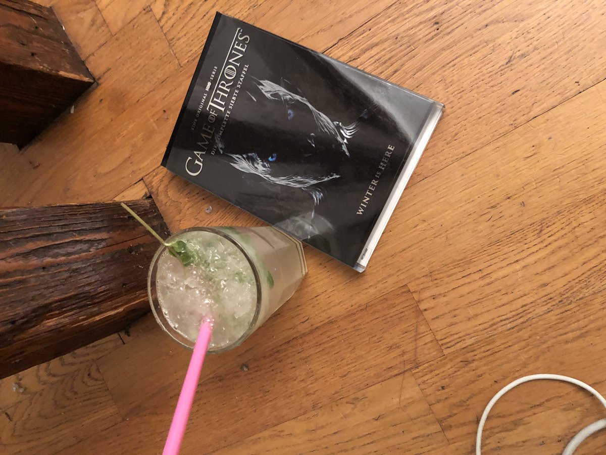 g_andi's tweet photo. #ginginmule und #GoT https://t.co/CewCQraaNS