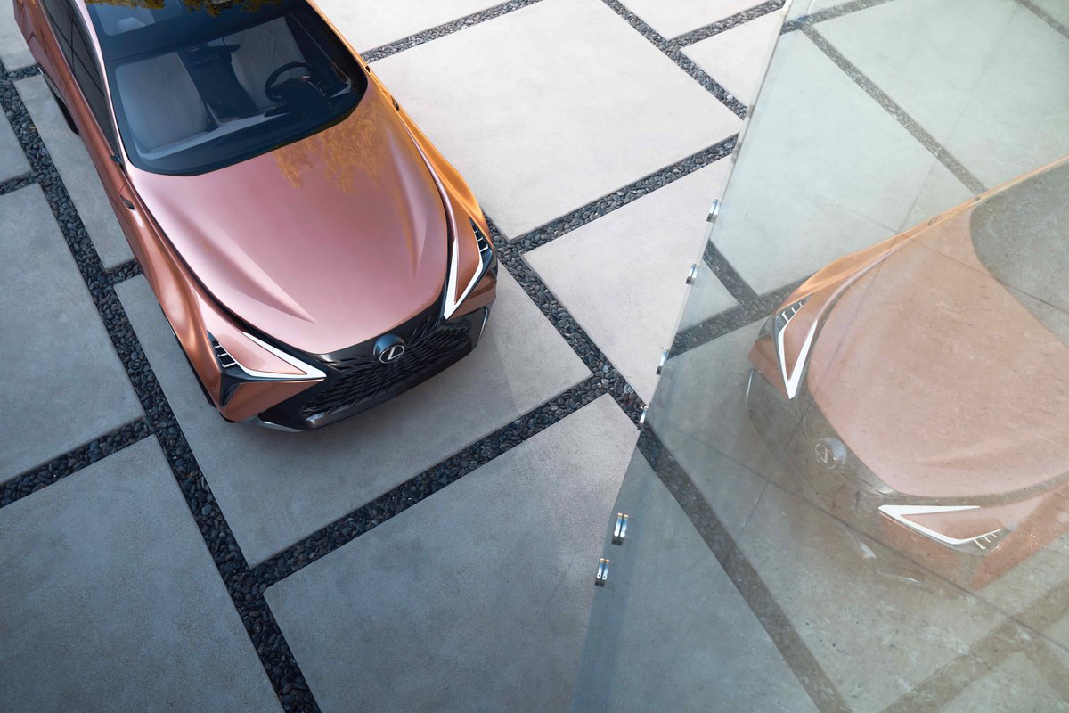 LexusUK's tweet photo. The Lexus LF-1 Limitless concept explores new possibilities: https://t.co/18nu70gzJN. #NAIAS https://t.co/VN7R3qdgyj