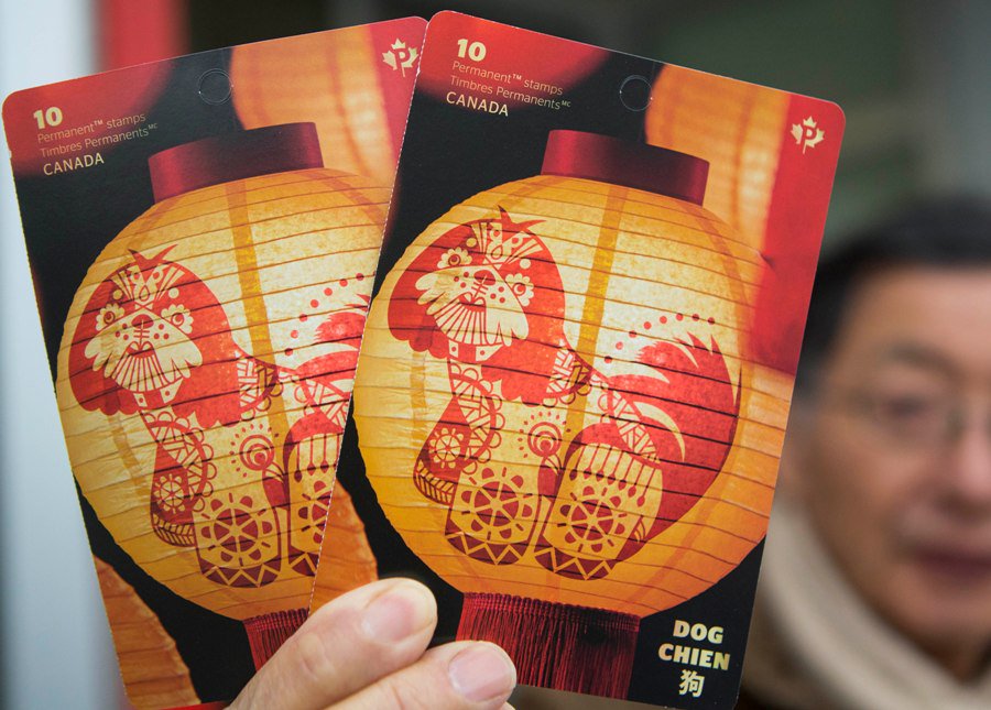 XHNews's tweet image. How are you planning to celebrate the upcoming Year of the Dog?
Canada Post issues the Year of the Dog stamps and collectibles to ring in the Chinese Lunar New Year xhne.ws/gWbDe