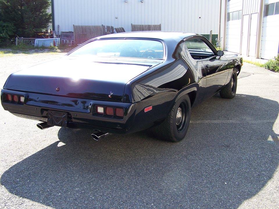 HotwireAuto's tweet image. This is Mike Mahoney's 1973 Roadrunner with a supercharged 6.4 and Nag-1 trans and our wiring harness. This thing is gorgeous inside and out, and more importantly, burns those rear tires off with ease!
