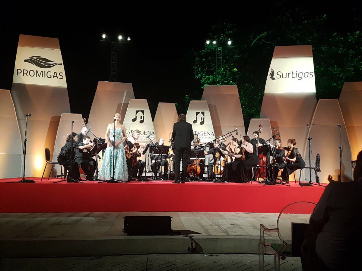 CartagenaFest's tweet photo. A esta hora escuchamos arias de la trilogía italiana de Mozart, Las bodas de Fígaro, Don Giovanni y Così fan tutte, en el #ParqueSagradoCorazón @BarranquillaCPT #promigas #surtigas #gasesdelcaribe #cartagenafest2018 https://t.co/CFxcukXykr
