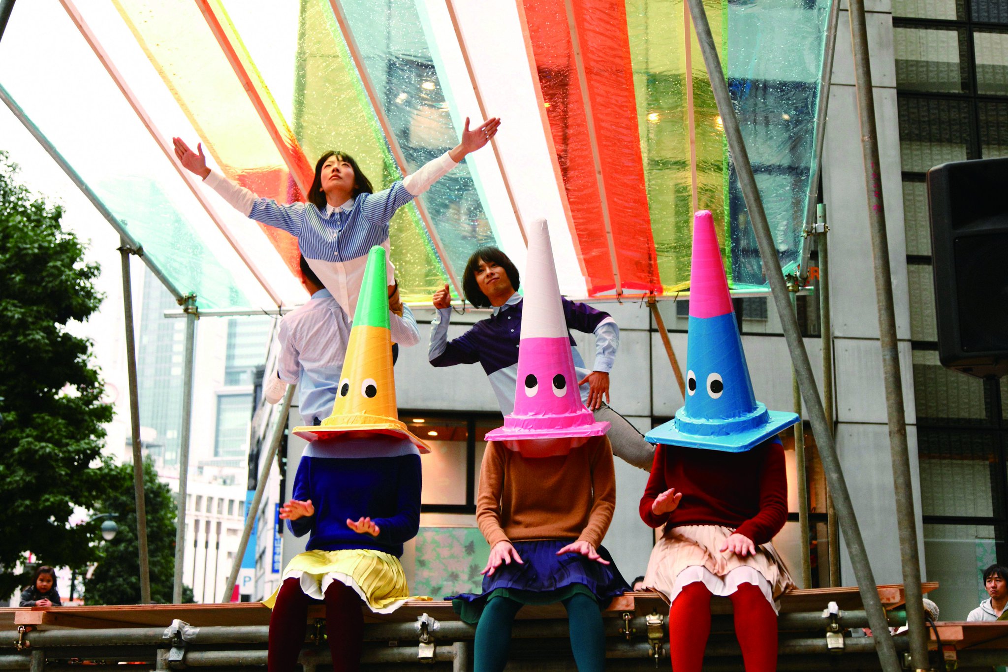 ホナガヨウコ ホナガヨウコと踊ろう かぞくでディスコ 振付 ホナガヨウコ 出演 ホナガヨウコ 掛井南美 絹川明奈 りん かの たお オムトンのコドモlive との連続プログラム 2部入替制 13 30 14 15 15 00 15 45 イベント詳細