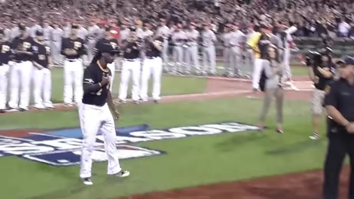 gbrowniepoints's tweet photo. So many fabulous moments. A favorite: pre-game ceremonies for the '13 Wild Card w/his mom, Petrina singing the Anthem &amp; the thunderous ovation when he was announced as he tapped his hand over his chest to deafening MVP chants. Truly magical. A special player/person #ThanksCutch https://t.co/SJHkwQCwN9