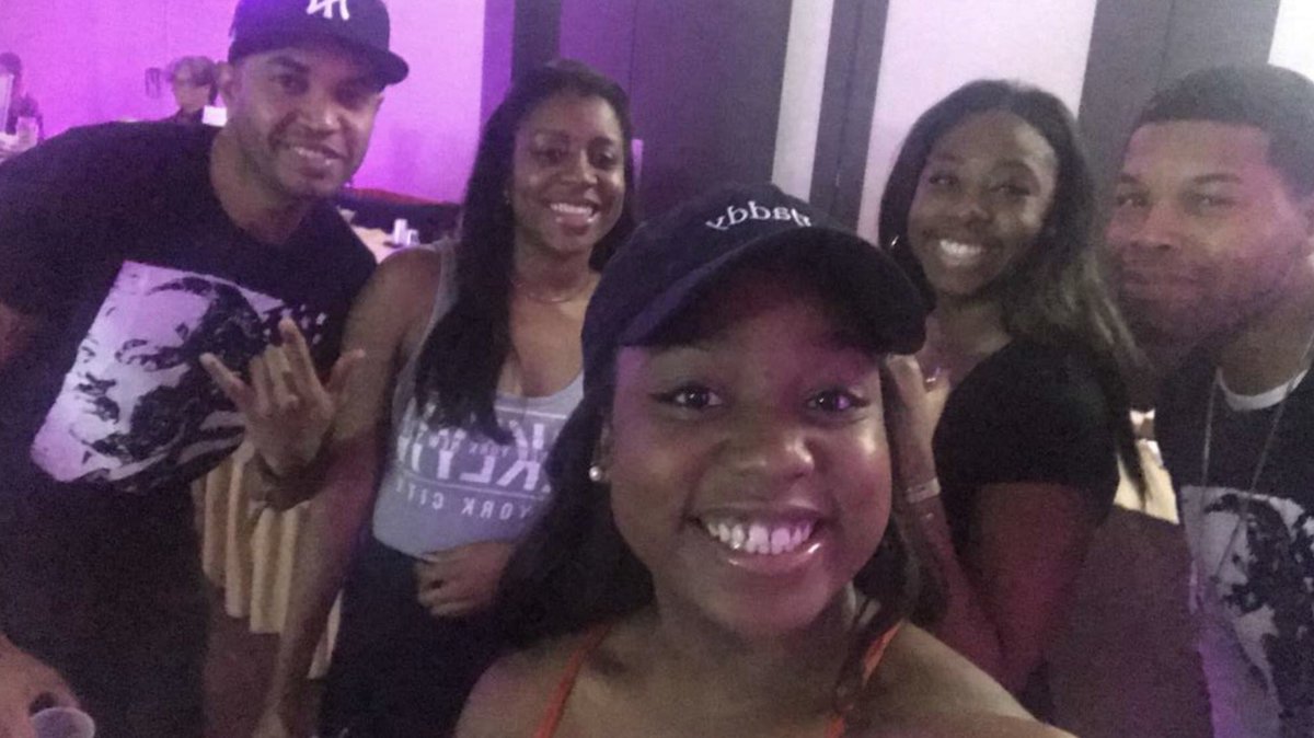 _simplyhoney's tweet photo. My friends and I had such a good time @BlueMtnVillage for #mlkskiweekend from winter sports to turning up with new friends. I have to go back. ⛷🇨🇦 https://t.co/6V6sWCqk05