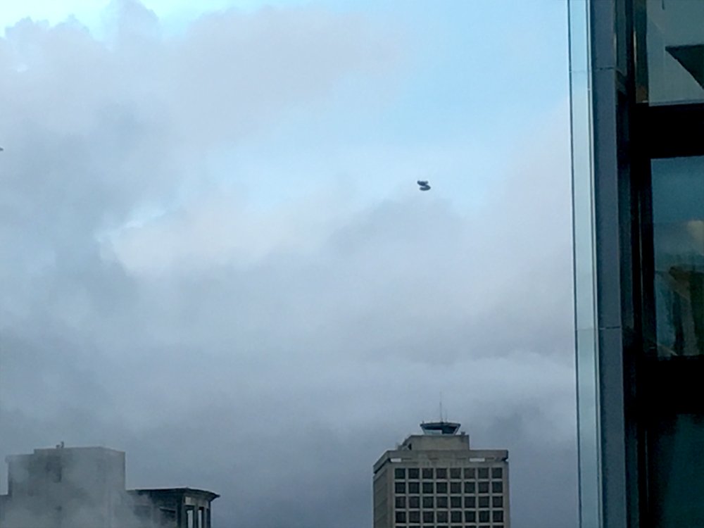 leila_singleton's tweet photo. Witnessed this 's' balloon drifting away as I looked out of my apartment last week. Imagine the phrases that may have been ruined … #URexy #HitHappens https://t.co/JI34Bj9A46