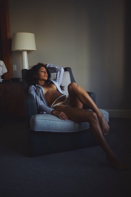 &ldquo;She&rsquo;s fire and ice. You&rsquo;ll fear the cold and crave the burn.&rdquo; https://t.co/Izh8BKRQKw<a href="/tag/pewpewpew"class="tags"><span>#pewpewpew</span></a><a href="/tag/teamjisel"class="tags"><span>#teamjisel</span></a><a href="/tag/jisellynn"class="tags"><span>#jisellynn</span></a>