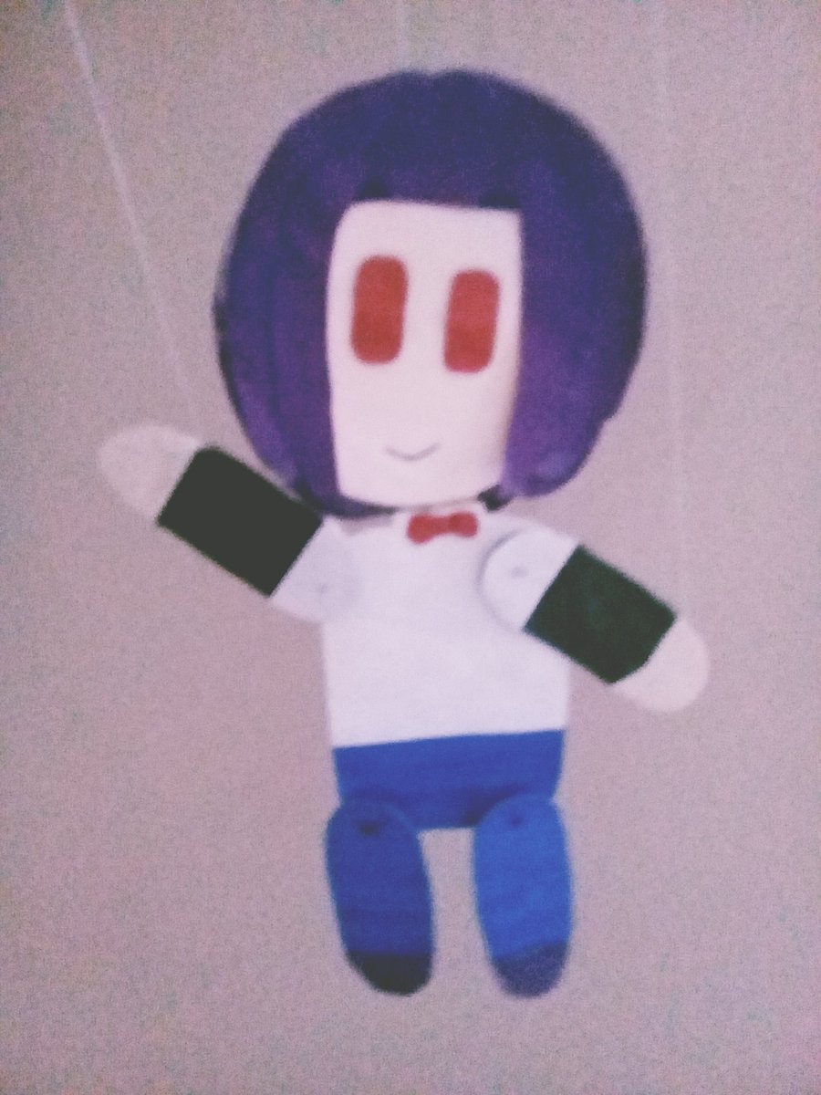Rosalinda_1028's tweet photo. Hola,no e tenido inspiración para dibujar así que pensé en hacer otras cosas en mi tiempo libre y termine haciendo este Bonnie, algunos de los materiales que utilice son reciclados, espero que les guste #FNAFHS  @edd00chan  @MrDsaster https://t.co/aInvHMstB2