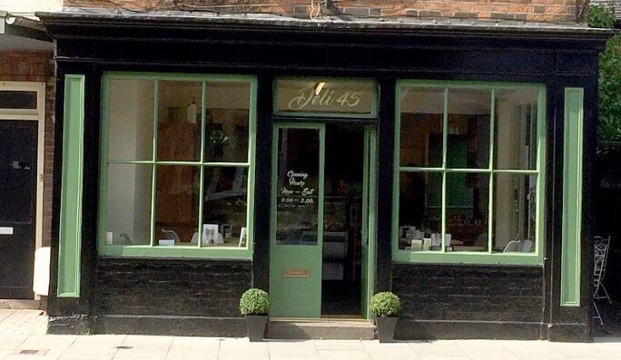 TheNovaraiders's tweet image. Brilliant evening at Newport’s finest coffee shop deli45 with @RideFastCoach talking coaching/racing, Deli45 welcomes all cyclists if your coming through Newport drop in for great coffee