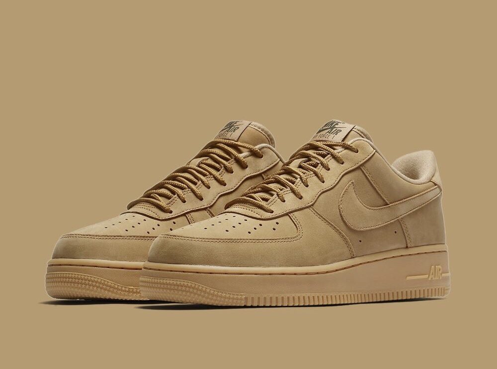 FootOnMars's tweet photo. He aquí una leyenda. La historia de una zapatilla que traspasó las canchas y se instaló en el asfalto; que conquistó el corazón de la cultura hip-hop. Que tomó su nombre del avión en el que viajaba el presidente de los Estados Unidos.

He aquí las #AirForce1 | #Nike https://t.co/vHFL7CqBFk