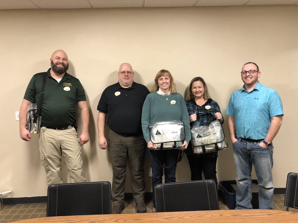 sncits's tweet photo. several @stnorbert techies visited Junior Achievement in De Pere today to update laptops and sort course materials #sncserves #MLKDay @downrw @CaseyGates43 @kathyritter @GreenBayJA https://t.co/a98F8SGWlT