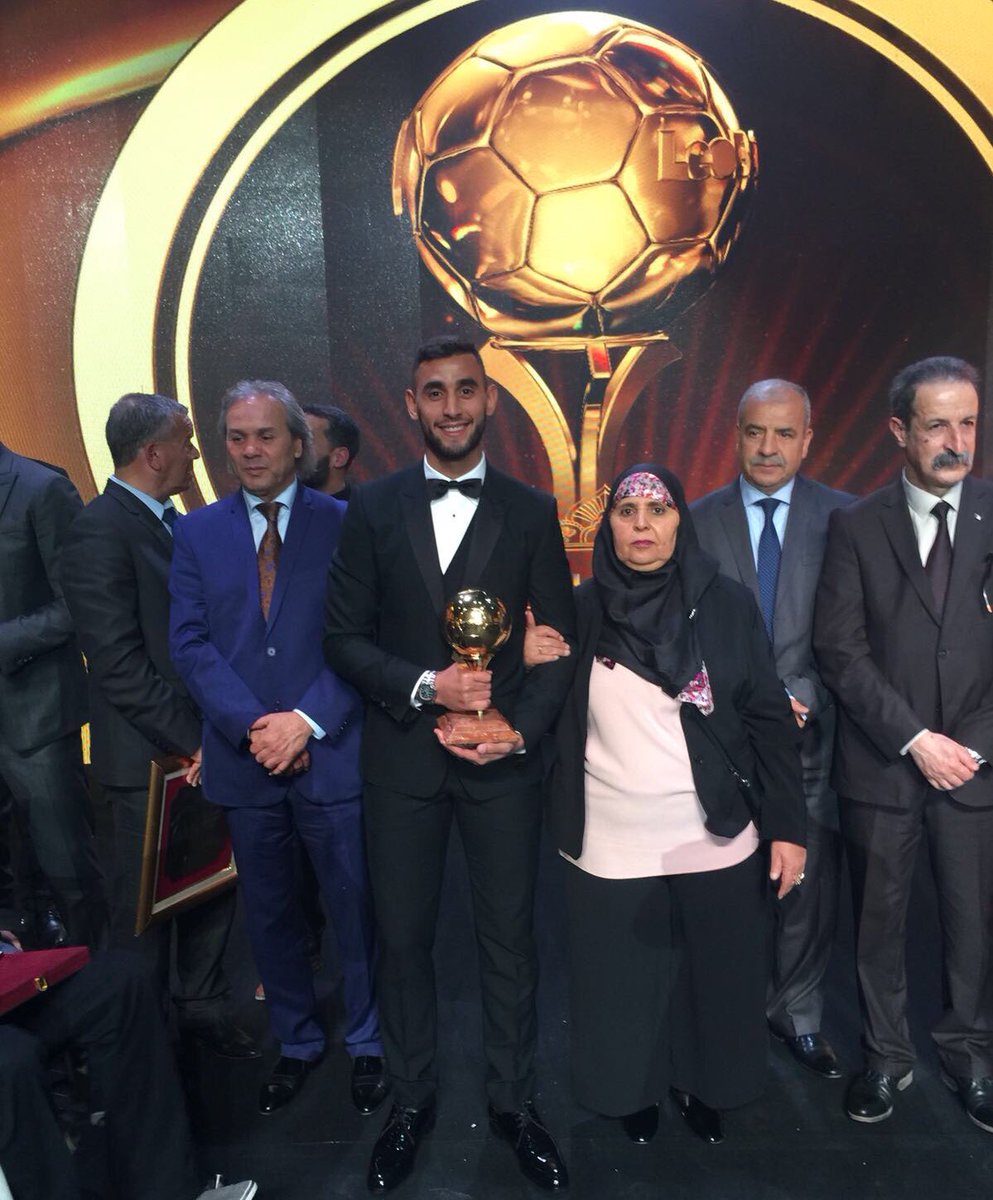 sscnapoli's tweet photo. 🇩🇿 Pallone d’Oro di Algeria 👏🏽
🥇 @GhoulamFaouzi 
💙 #ForzaNapoliSempre https://t.co/PhUhbvJYTN