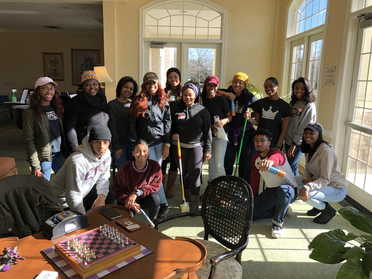 ECU_BSU's tweet photo. Thanks for everyone who came out to our service site for MLK DAY at Hope Lodge ! οΏ½οΏ½
#MLKDayECU
#PiratesGive https://t.co/flbxBojpKf
