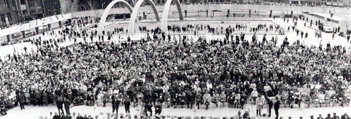STARHistoricPix's tweet photo. #MLKDay 1968: "20,000 people stood with bowed heads in the chill wind that swept Nathan Phillips Square yesterday to mourn for Dr. Martin Luther King." - Philip Barry https://t.co/eXXqvHxac7