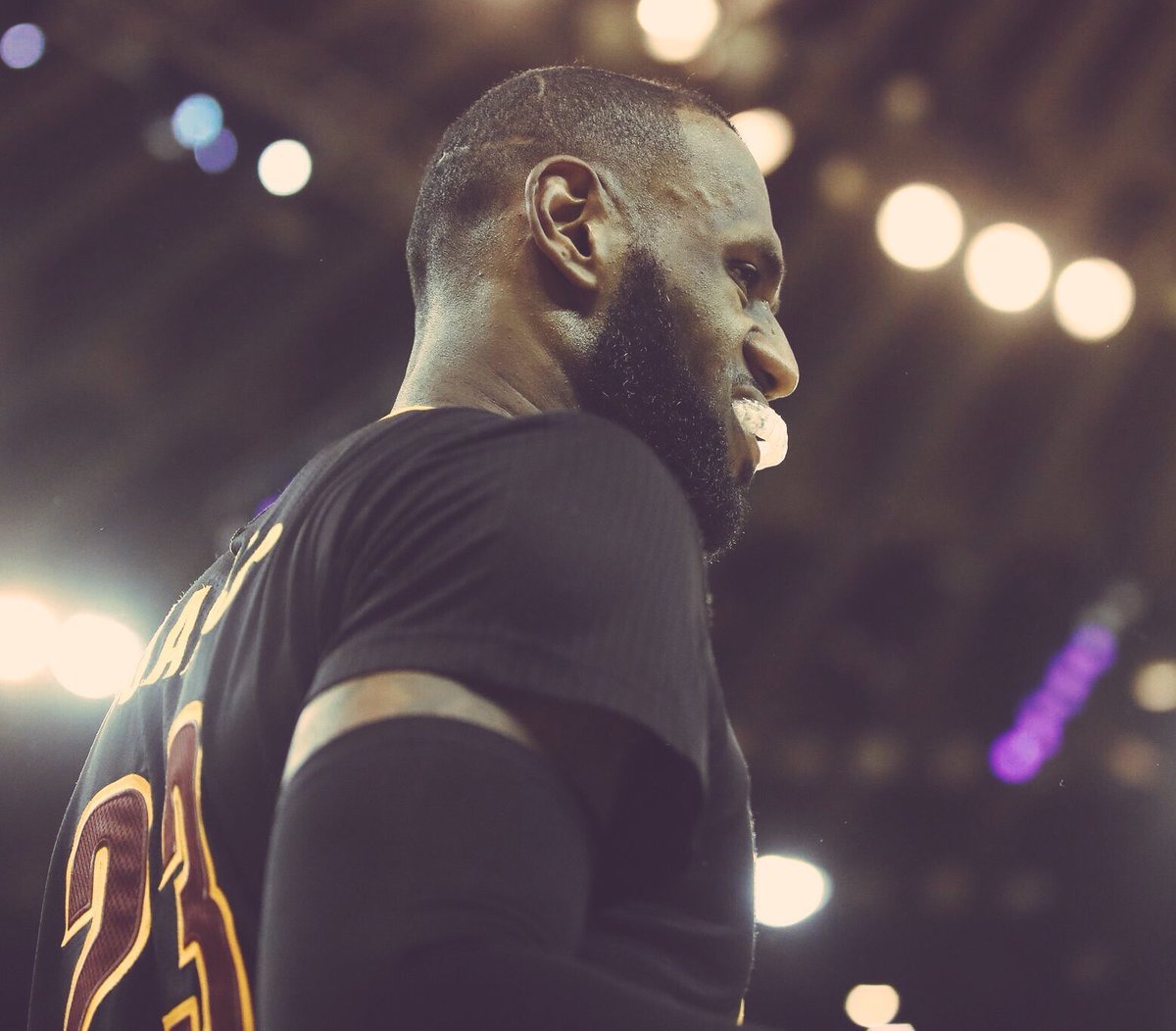 LeBronEnEspanol's tweet image. LeBron James #NBAVote 

1 RT = 1 voto