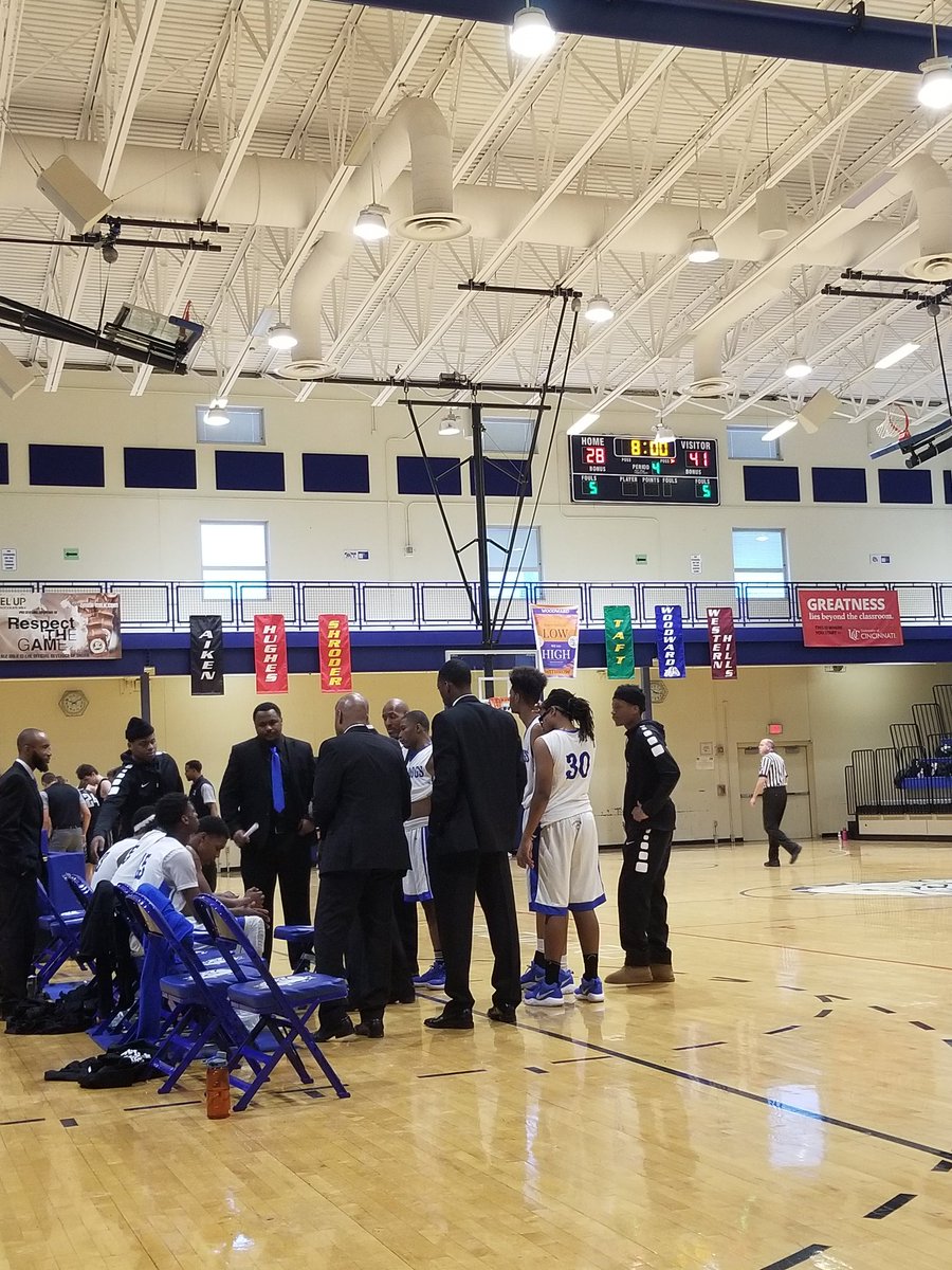 ItsBlue_AllDay's tweet image. It's been a great game so far on this MLK day. Very competitive but let's get over that hump Bulldogs and get this Win. Go BLUE!! Starting the 4th Quarter. #onefinalpush #BLEEDBLUE #Bulldogpride