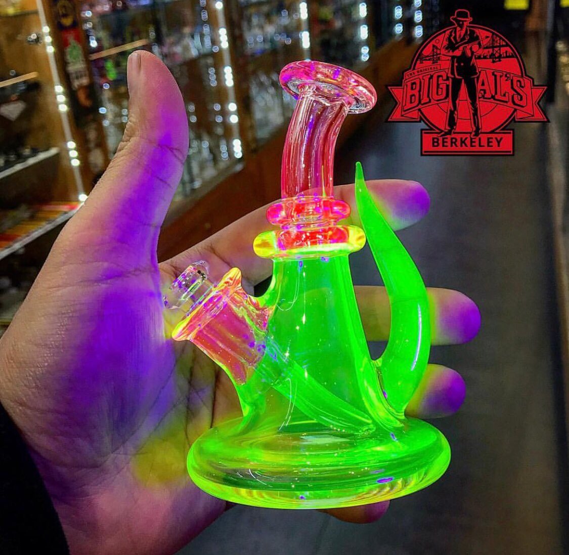 BigAlsSmoke's tweet photo. Call it the Jolly Rancher jammer @vigilglass ππππ₯ππ¬
#heady #headyglass #illuminati #supportlocal #localmade #jammer #shredder #uv #glows #vigil #vigilglass #flavor #glass #pocketrig #berkeley #bayarea #bayareaglass #telegraphave #headshop https://t.co/dZtsdxPbWn