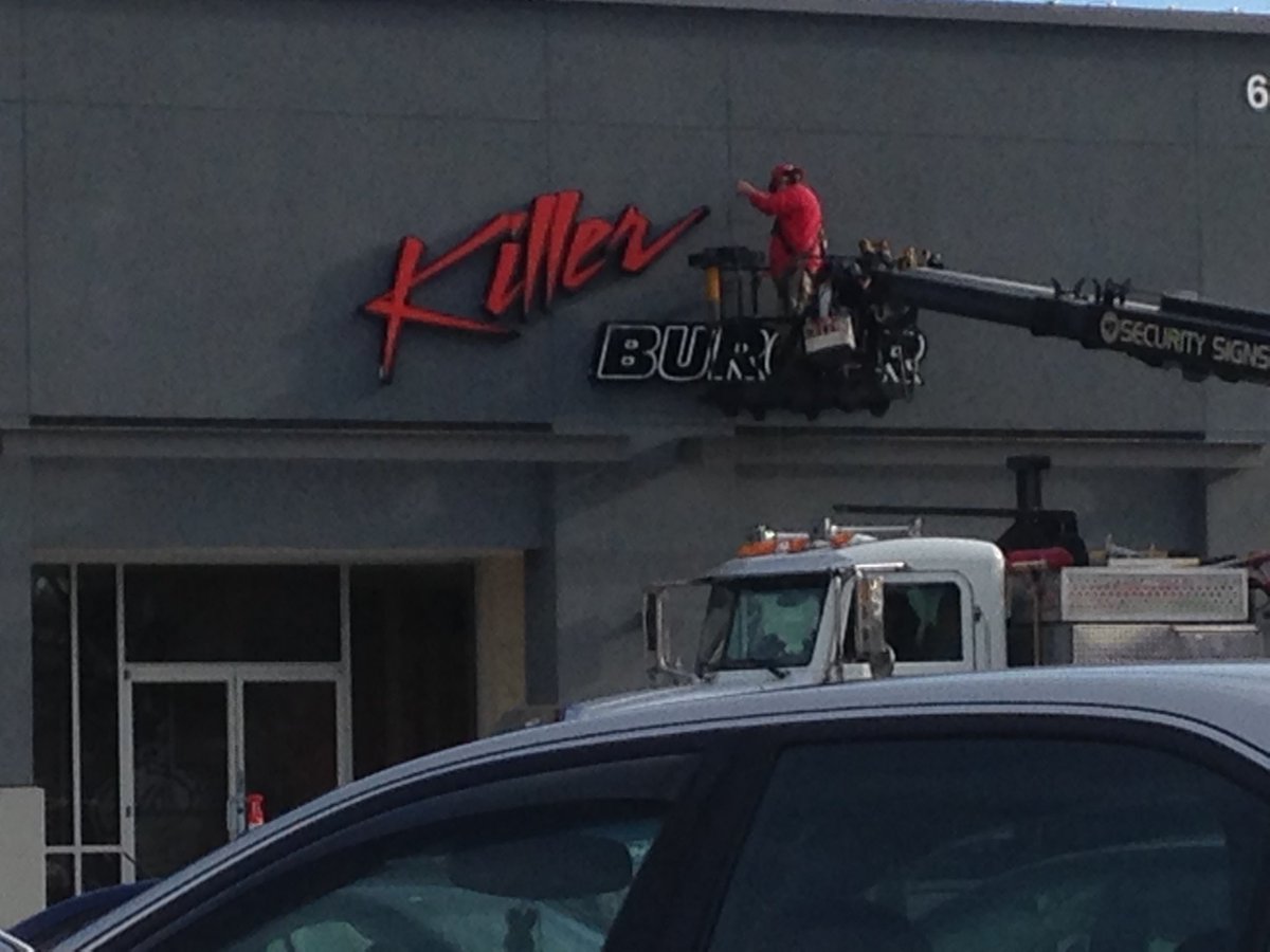 pinkyjo102's tweet image. 17 more days but who’s counting? @KillerBurger...I AM!
Finally KB in Hazel Dell! Peanut Butter Bacon Burgers for everyone!!!