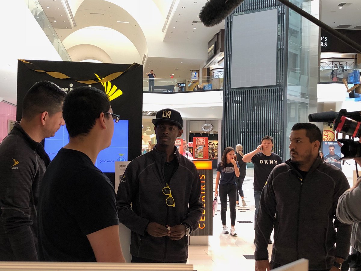 Thank you @Callmemrsprint for hanging out with the @Sprint Kiosk at the <a href="/ShopGlendale/">Glendale Galleria</a>! Loved having you! 🏆#LiveUnlimited
