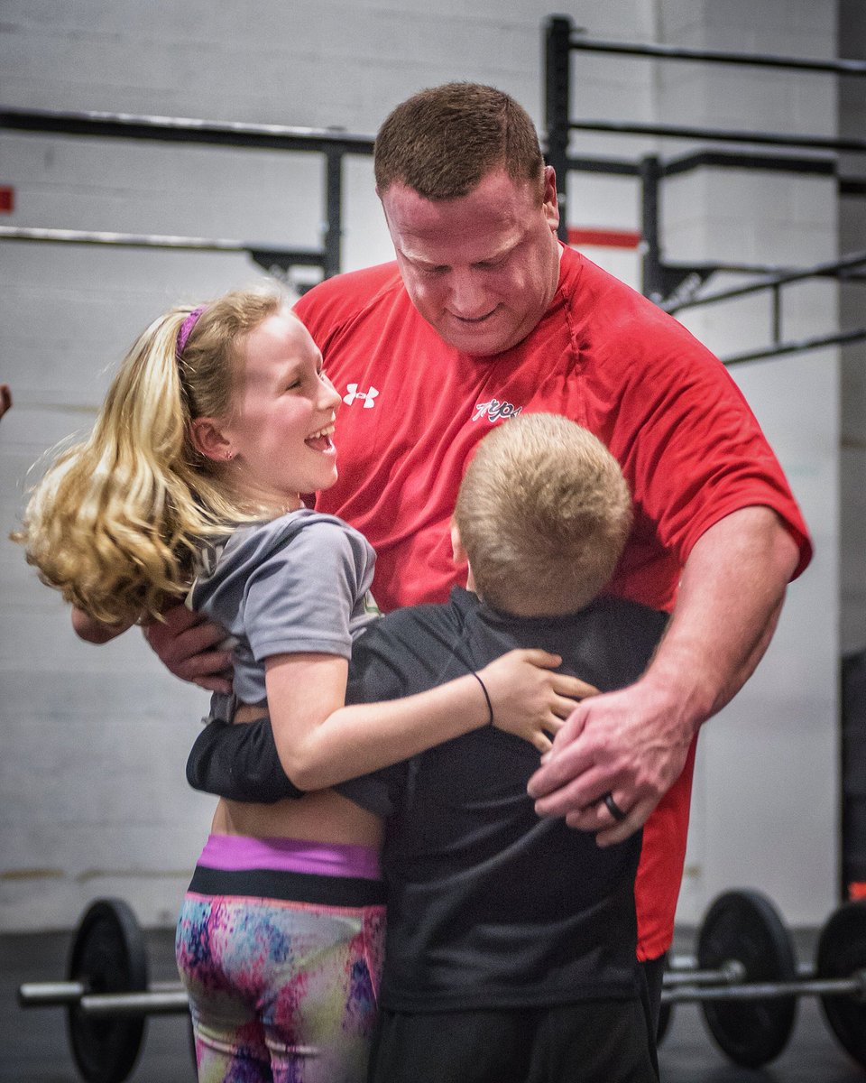 CrossFitGames's tweet photo. Chris Callaway of Old Line CrossFit is congratulated by his children after completing #17point3. Chris started CrossFit about six months ago after undergoing heart surgery. This was his first #CrossFitOpen.
Special moments are hidden #InTheOpen. https://t.co/Yx6TrOqE6I https://t.co/m0NOUKDscw