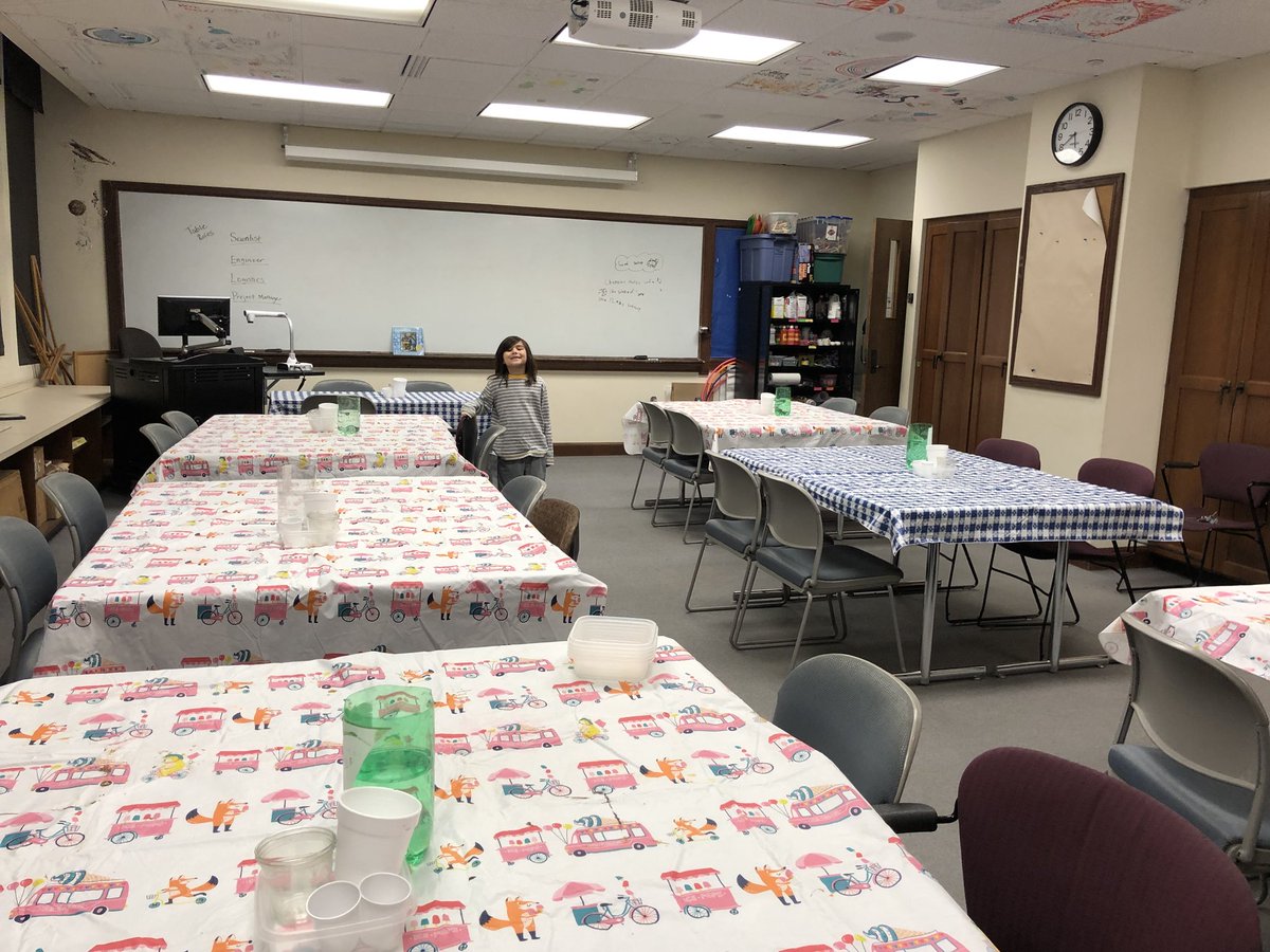 DrPangansclass's tweet photo. My lab assistant is getting the agenda set for a spectacular Block B kickoff tomorrow #ScienceofSnow #ChemicalChangeCafe https://t.co/UpoIEieqBG
