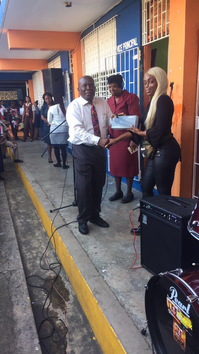 latoyajanemusic's tweet photo. donated a microphone to #tivoligardens high school today..felt great☺️ https://t.co/E5qMiRjIcL
