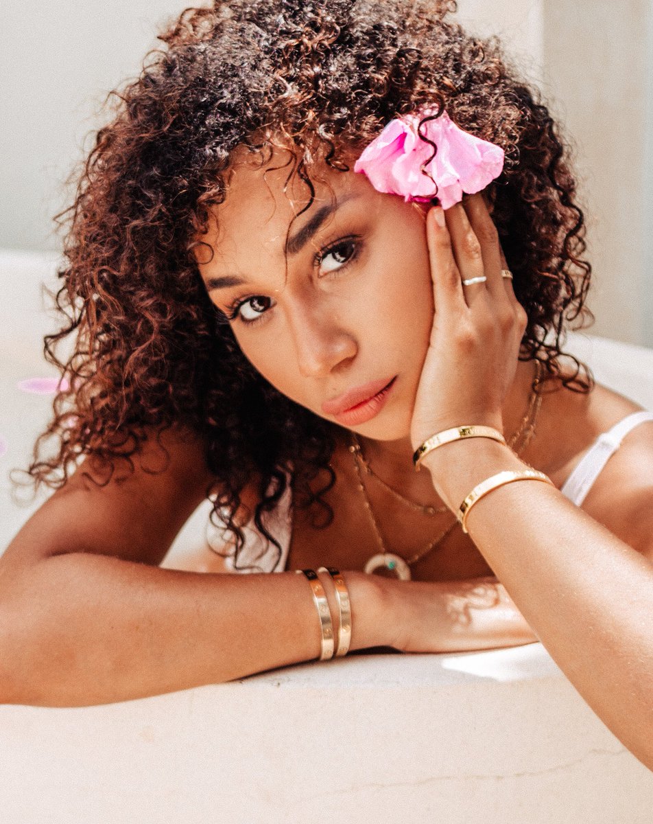 lifeaseva's tweet photo. Looking like I’m about to drop the hottest soul and saxophone album of 1989 🔥🔥🔥🔥 https://t.co/pC2bjhW4cb