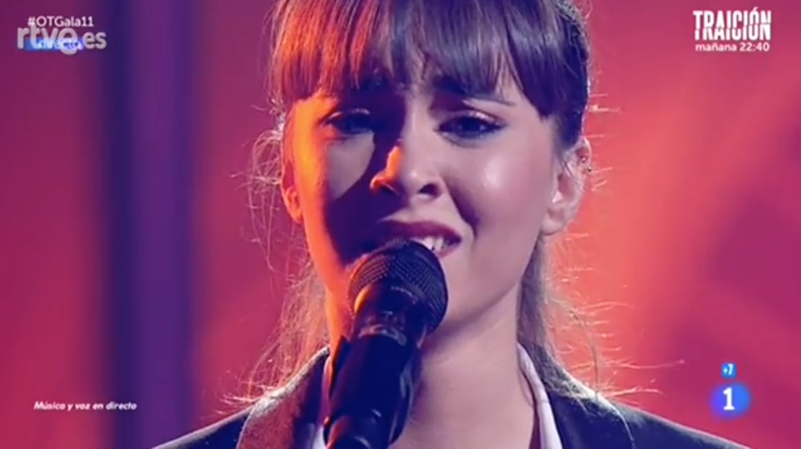 BuzzFeedEspana's tweet photo. Y de repente, Aitana logró emocionar a Mónica Naranjo.

Y casi lloró, Aitana, casi lloró.

#OTGala11 https://t.co/e8VAFk9inF