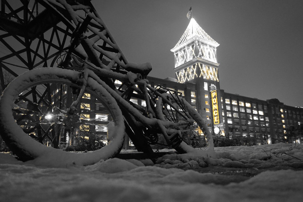 Btlyle's tweet photo. A couple weeks back to when Atlanta had a snowday! #notnormal #atlanta #snow #trek #photography #sonyalpha #snowmance https://t.co/zKe3HGq5IK