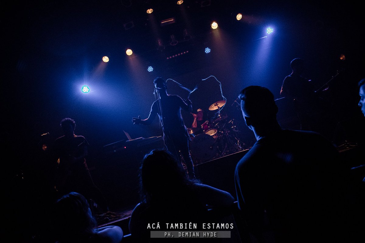 tambienestamos's tweet photo. [COBERTURA] 
Crowd It Fest DIA 1 13.01.2017 en @TheRoxyArg 
Mirá el álbum completo ➡ https://t.co/SXYMkmgl3O

📷 @DemianHyde1 

#crowditfest #sygma #pushit #bratos #cienañosluz | @CrowdItProd https://t.co/4OmF2mBUYc