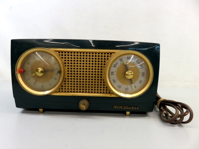 meetgoodwill's tweet photo. Thank you donor! This cool #vintage #RCA #VictorTube Clock/Radio is either for parts or for look. #Bid here, #thirfty: https://t.co/tL1gSaoQzi #reuse #repurpose #recycle @shutterthrift @dxzone #1940s #decor https://t.co/e7PklWTzwO