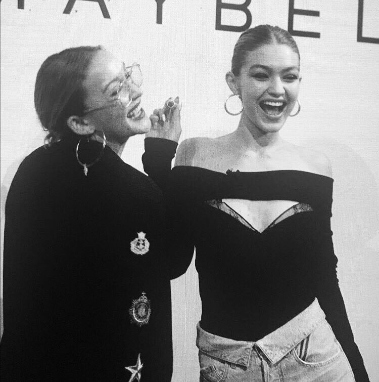 gigimyfeels's tweet photo. Happy birthday Alana🖤 https://t.co/b2i6e5HygD