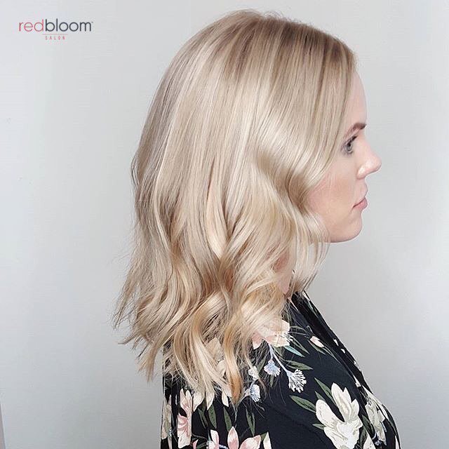 redbloomsalon's tweet photo. That blonde tho... 😍👑🎀 Hair by advanced stylist Robyn P. @bobbybanks .
.
.
.
.
#bobbybanks #robynredbloom #blonde #blondehair #blondetone #avedablonde #beigeblonde #prettyblonde #blondegoals #blondeenvy #blondeinspo #haircut #hairstyle #yychair #yych… https://t.co/NBy6oMIYNm https://t.co/lUdiEuXrzB