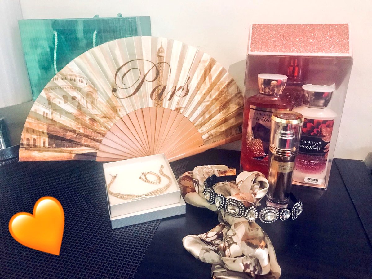 ElleArrieta's tweet photo. #Regalitos Hoy estrene todos!😍💖✌️ gracias muy lindos y significativos. #Dic2017 https://t.co/a9av9cjpQe