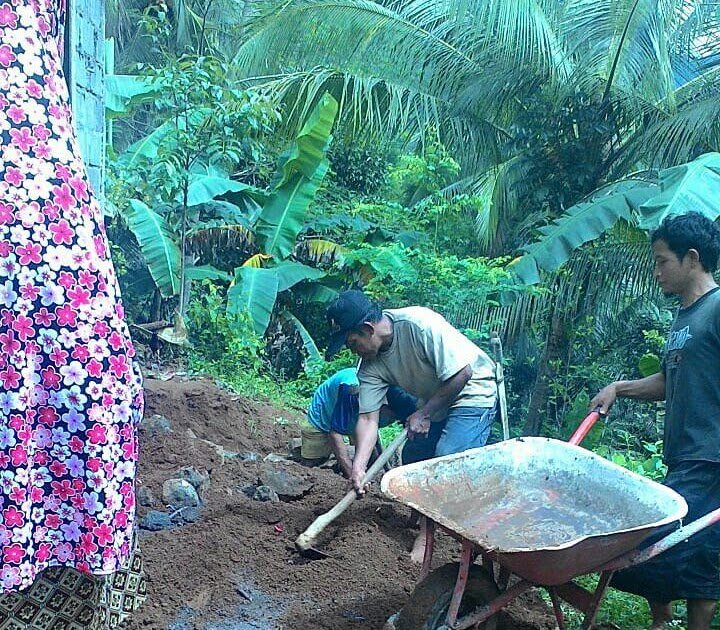 BrunoUpdate's tweet photo. #BrunoUpdate Waraga Rowopanjang Gotong Royong Membagun Dapur Guru Ngaji https://t.co/JaORaN3l3J #Purworejo https://t.co/dIGzI7yl3R