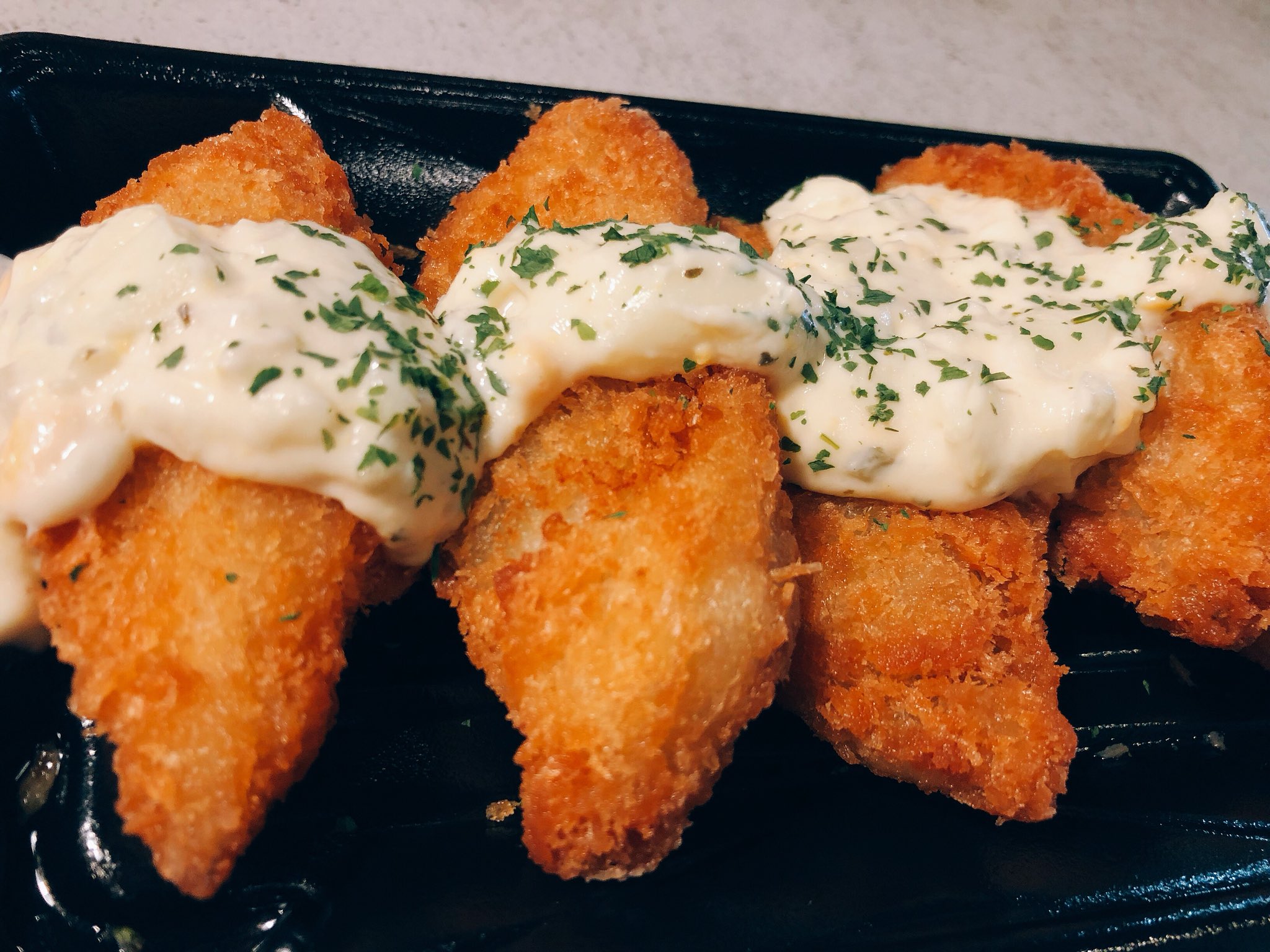 植田 仁孝 Goen美容室 ゴエモン 白身魚フライだと全く興味ないけど タルタルソースがかかった白身魚フライになると無性に食べたくなるよね 今日もタルタルソースの誘惑に負けてしまった 白身魚フライにはタルタルソース 知らんがな T Co