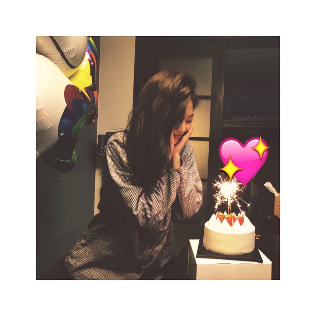 BLACKPINKCNTRAL's tweet photo. #BLACKPINK #BLINK #JENNIE #JENDEUKIE #BDAYTODAY #JENDEUKIEDAY #THANKYOU #ILOVEYOUALL #오늘은 #해피 #젠득 #데이 #고마워요 #블링크 #멤버들도고마워요 https://t.co/Rqw5AejMkz