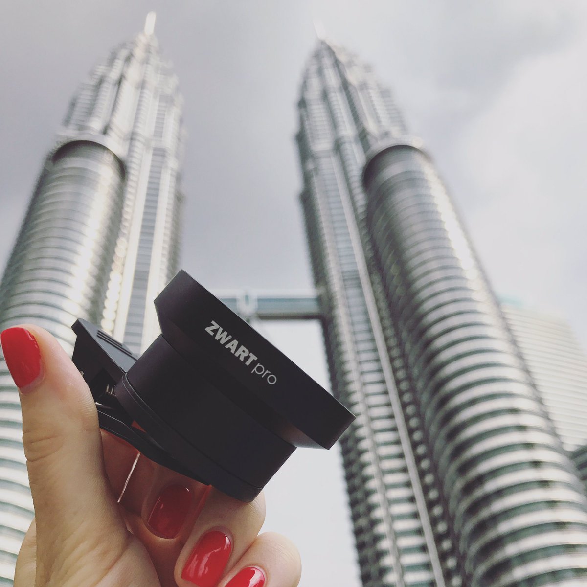 ZWARTpro's tweet photo. Travel smart with ZWARTpro™ 2 in 1 HD Phone Camera Lens Kit! 🎁January Special 15% OFF! Get your 15% off code by sending us an email at zwartpro@gmail.com with the title "15% twitter"  #zwartpro #wideangle #macro #lens https://t.co/xyvwKPqWtl