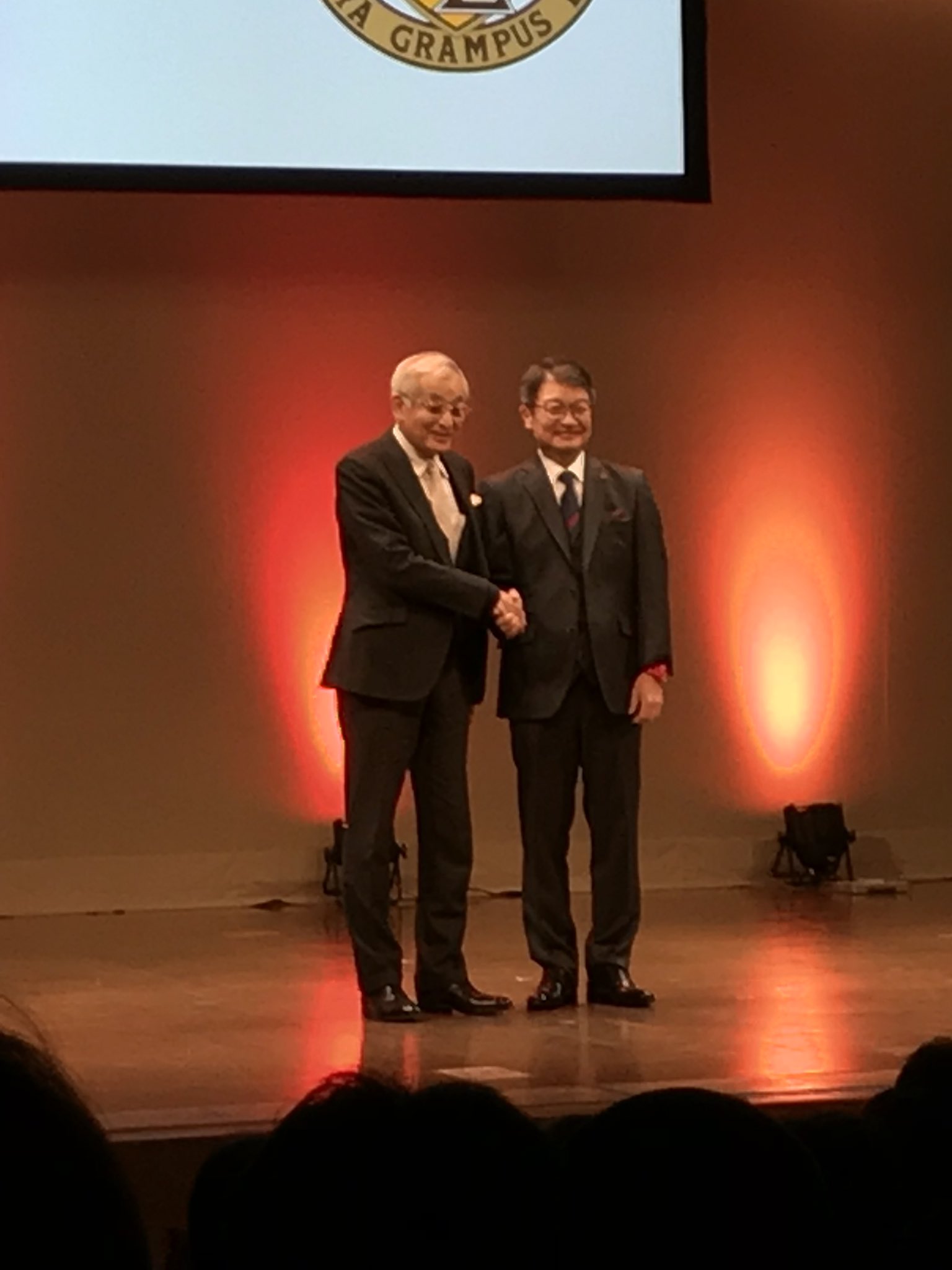 Twitter 上的 なかぢ 名古屋グランパス新体制発表会で 新しくスポンサーになってくれた会社がマドラス 三代目j Soul Brothersの岩田剛典さんのお父さんで マドラスの岩田達七社長さんも登場して ミーハーな私はうれしかった 名古屋グランパス マドラス Twitter 上的 なかぢ 名古屋グランパス新体制発表会で 新しくスポンサーになってくれた会社がマドラス 三代目j Soul Brothersの岩田剛典さんのお父さんで マドラスの岩田達七社長さんも登場して ミーハーな私はうれしかった 名古屋グランパス マドラス