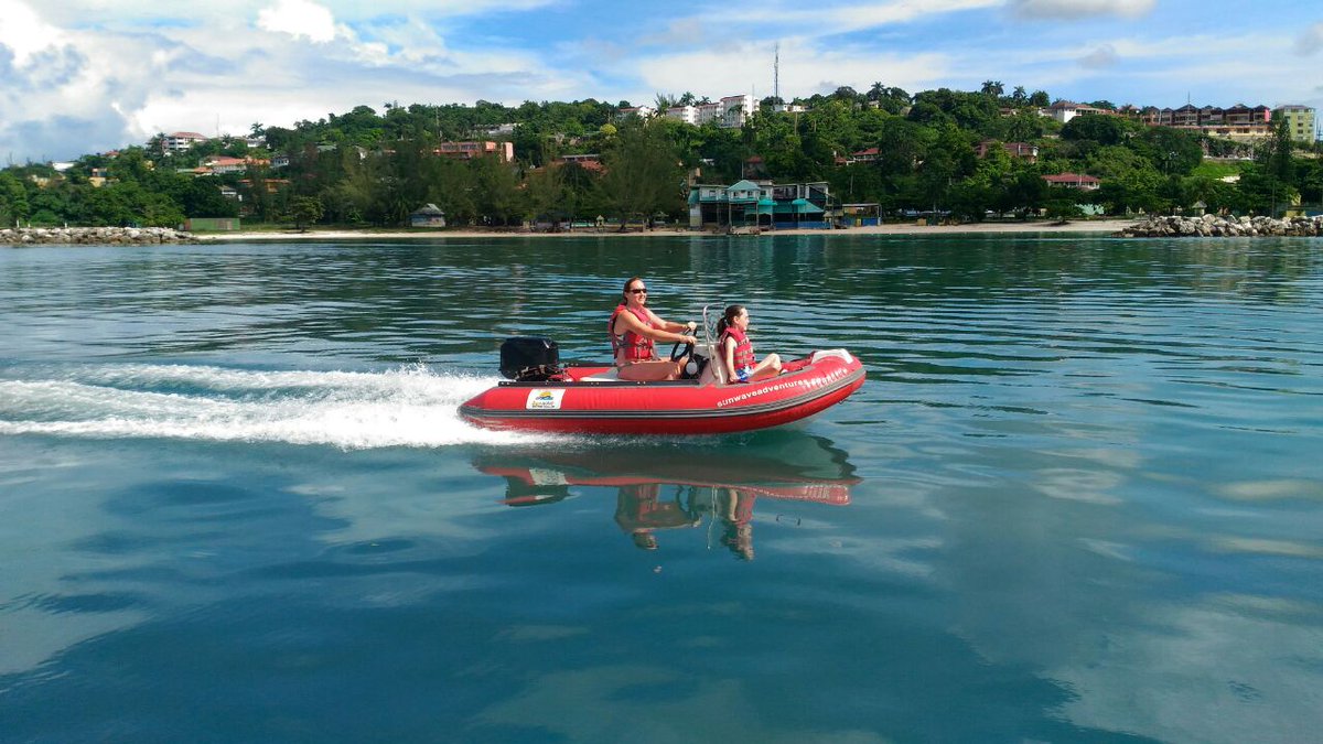 Sunwaveminiboat's tweet photo. Hold on tight and go for it!
#speed #boating #montegobay #jamaica #tours https://t.co/XfO3V2jw5x