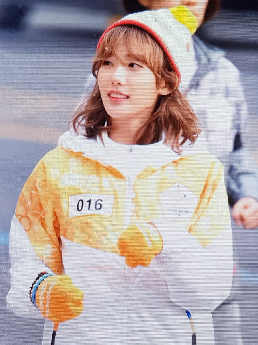 _Sostenuto's tweet photo. 180116 성화봉송 프리뷰
#우주소녀 #루다 
#WJSN #LUDA 
@WJSN_Cosmic

당신이 "평창"입니다 https://t.co/CaIYCMSoMW