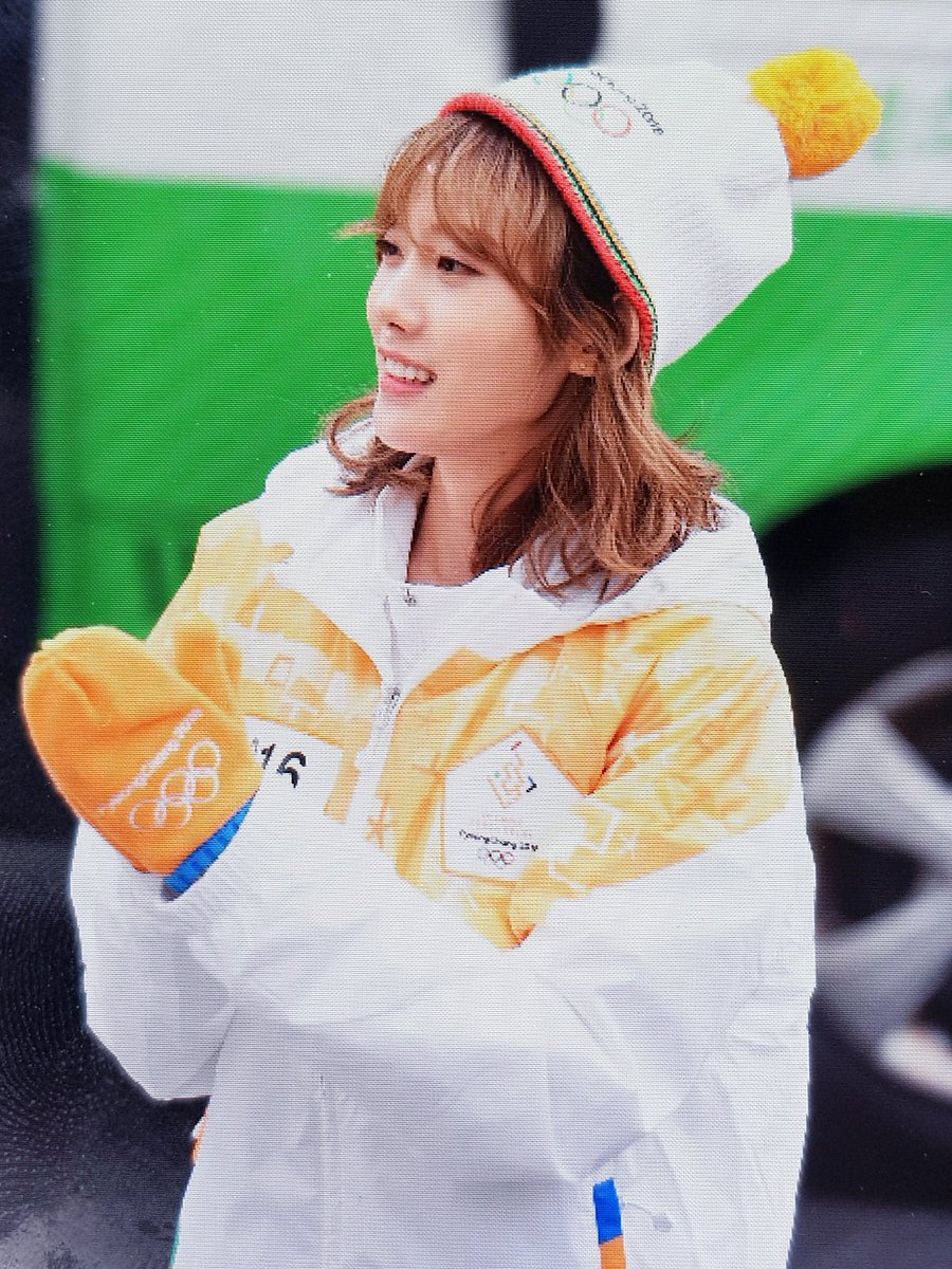 _Sostenuto's tweet photo. 180116 성화봉송 프리뷰
#우주소녀 #루다 
#WJSN #LUDA 
@WJSN_Cosmic

당신이 "평창"입니다 https://t.co/CaIYCMSoMW