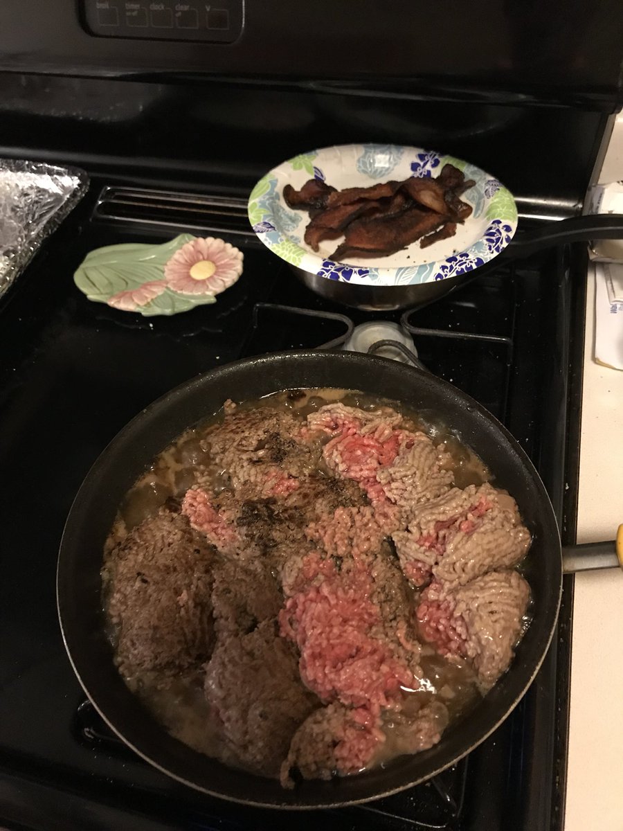 runrpkay's tweet photo. oh hey #multiplesclerosis - #rebif hurts today. can feel it in my #bones. took a #nap and #avoid those. cooking late. #podcast @4thebirdspod #mswarrior #keto #lchf #ificandoit #unemployed #gamer #helpmypc #litecoin LMhu65ieGdNJWZYQUCNmYmKrmccmewW7PJ https://t.co/khRXNnb8CF
