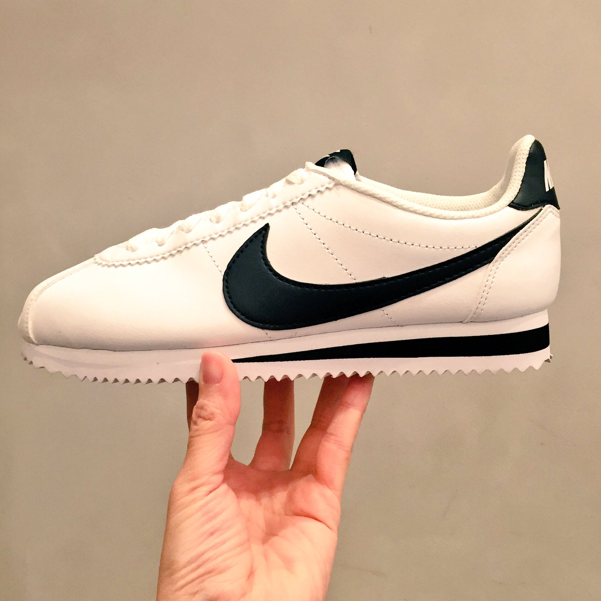 BY_KUMAMOTO's tweet photo. 【WOMENS】〈NIKE〉人気モデルのLEATER CORTEZが入荷致しました。コーディネートを選ばず、合わせやすいすっきり目の形です。
¥10,000(+税)
#BYITEMSW https://t.co/1xsXgtsZDu