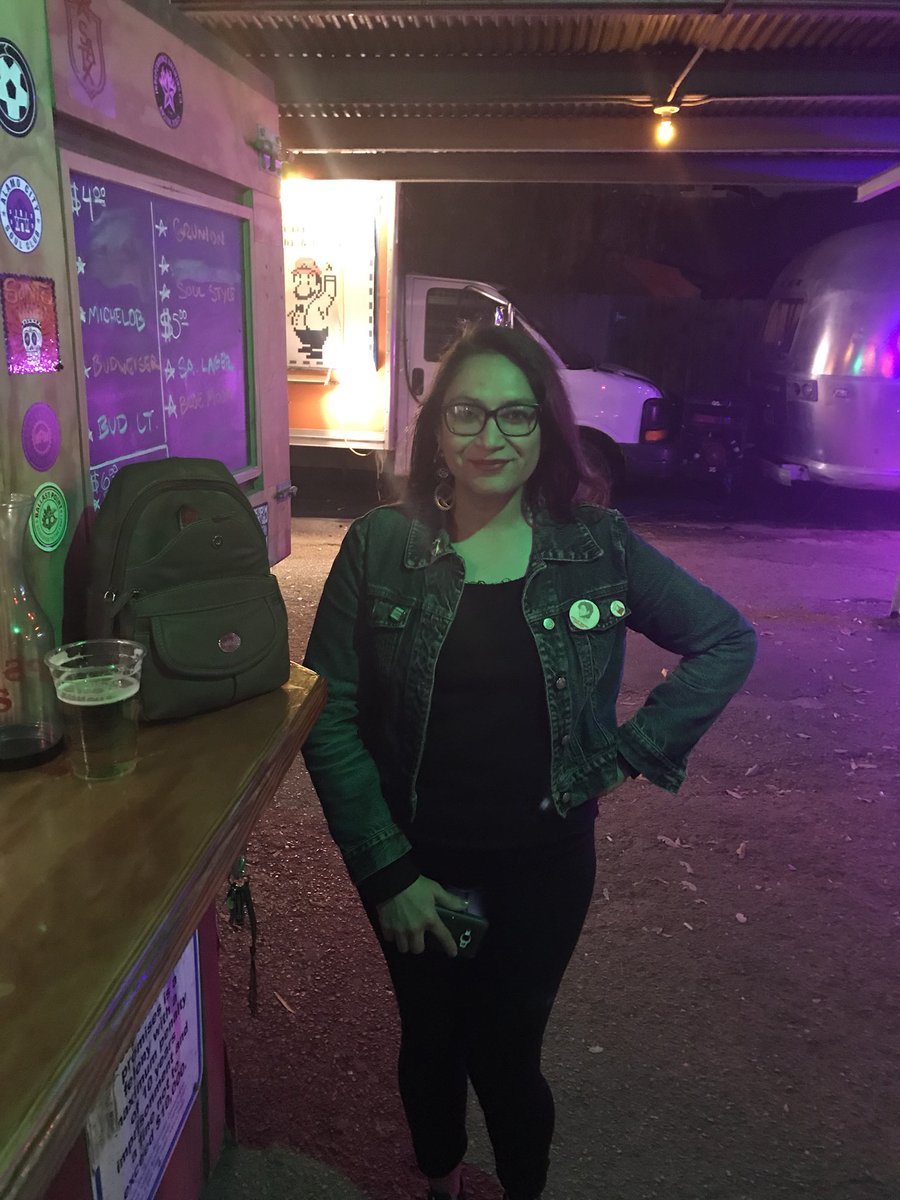 Last night y’all! <a href="/attaboyburgers/">attaboy</a> @rockonwheelssa Tucker's Kitchen, &amp; Ni-Entiendo serve it up #local 5pm till Midnight. Every pints pours at $4 till they’re gone. So many #friendlyfamily hanging out &amp; #DJrefried <a href="/agostocuellar/">Agosto Cuellar</a> takes us home #southtown #finalfarewell