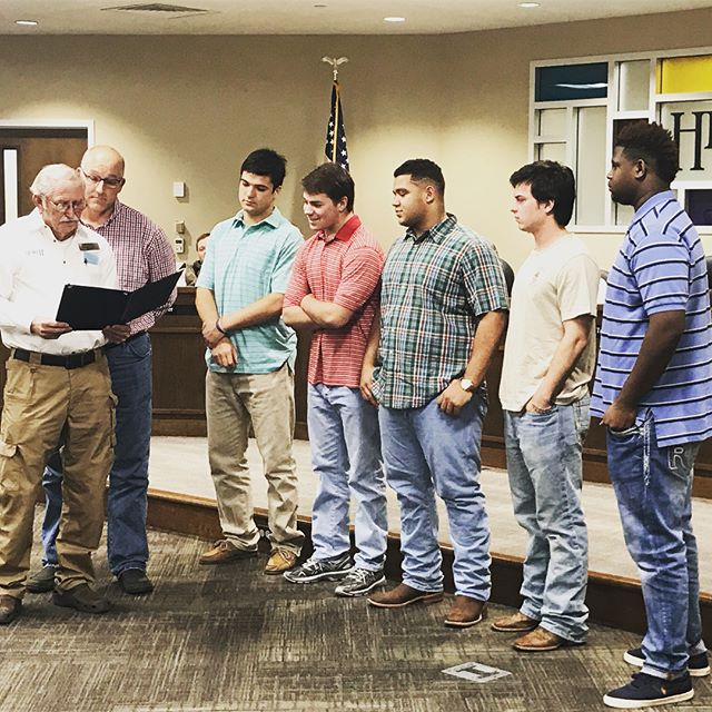 Exciting recognitions tonight during Hewitt’s Council Meeting!
#congratulations #midwaypanthers #football #teamgus #fundraising #welcome Officer Garcia! #hewitttexas #community #united