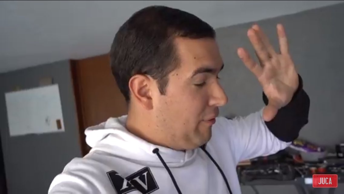Cuando estás súper tranquilo y de la nada escuchas un tremendo cumbión #TremendoJefe #YaQuieroVerElWidebody @jucaviapri
