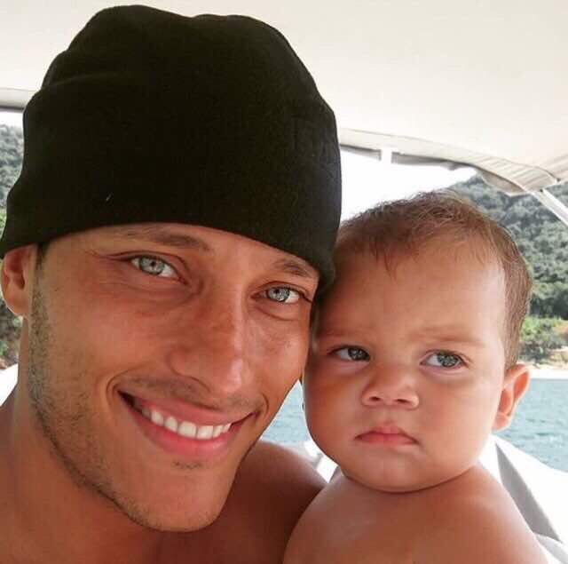 OttoEspinoza's tweet photo. ¿Que le pueden contar de su papá en la Venezuela Libre? Que #OscarPerezHeroeDelPueblo fue un hombre que demostró amar a #venezuela con valentía y amor puro. No importan lo que digan los seres oscuros, eso no cambiarán la luz blanca que llevaba este venezolano por dentro para 🇻🇪 https://t.co/VoF97OiMiw