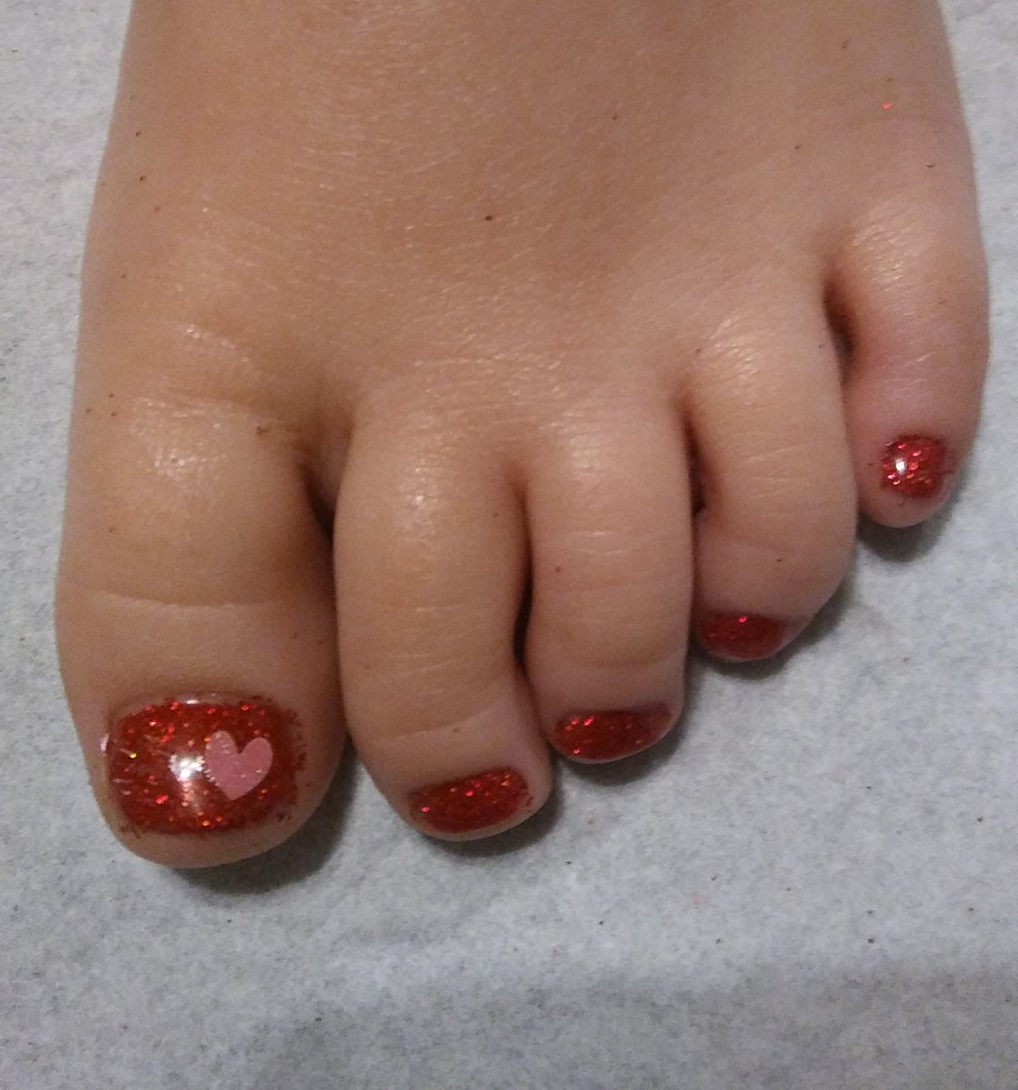 KatyLambson's tweet photo. #sugarnspiceservicessalon #Shellac #WildFire #Glitter #RubyRedSlipper #HeartStickers #ValentinesDayIsOnItsWay #StartBookingYourAppointmentsNow https://t.co/DsZt6WTSKI
